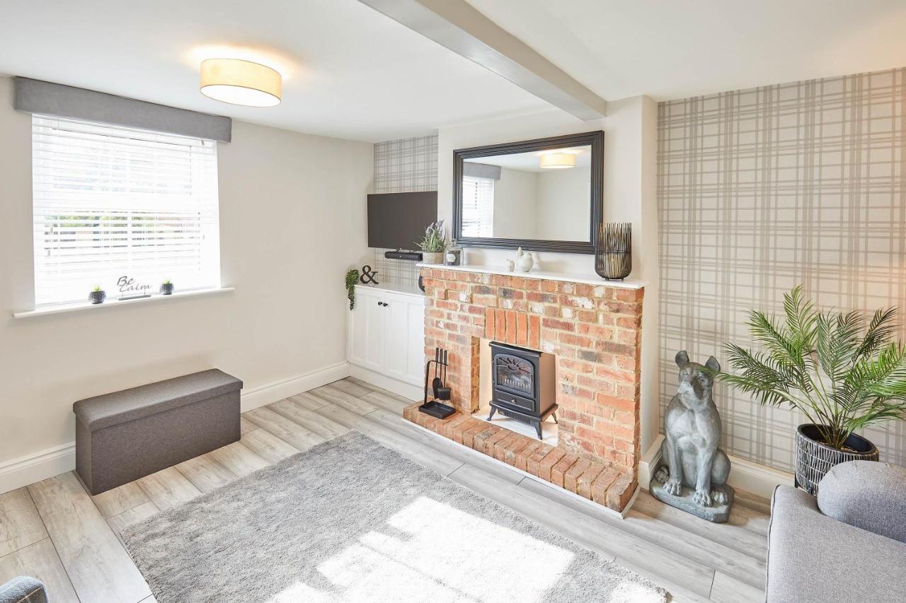 Host & - 19 West End * Hurworth