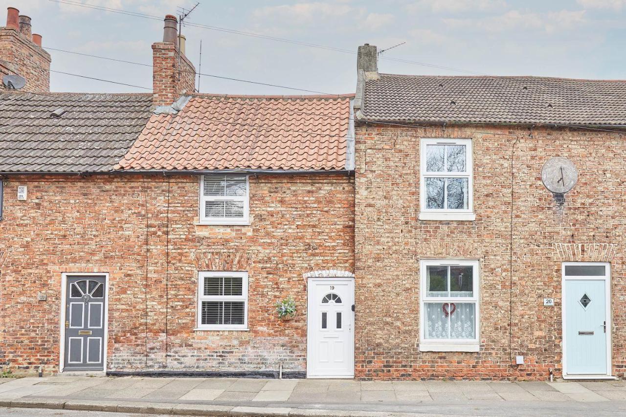 Host & - 19 West End * Hurworth